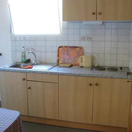 Nikos 8 Hébergement de vacances *